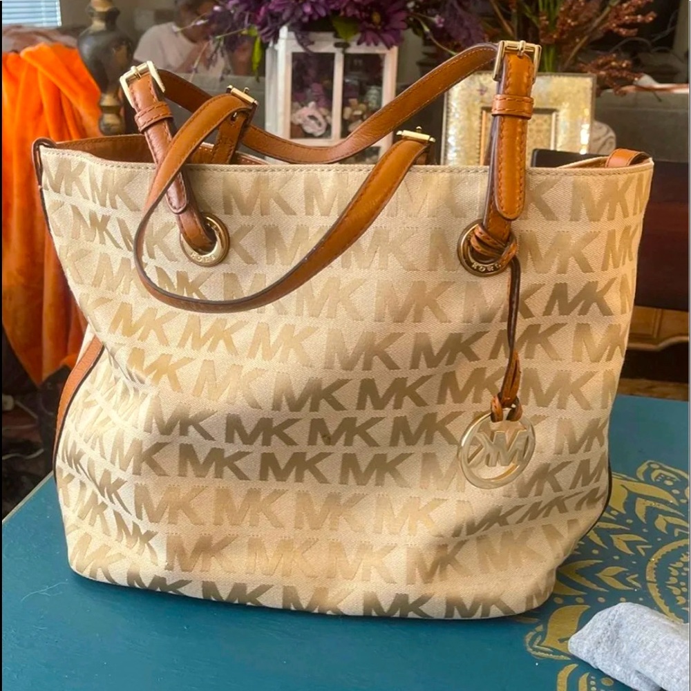 NWOT Michael Kors Jet Set Tote bag